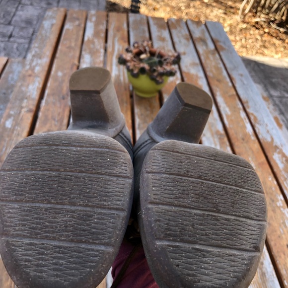 Clark’s Artisan Carleta Lyon Booties 9 - Picture 7 of 8